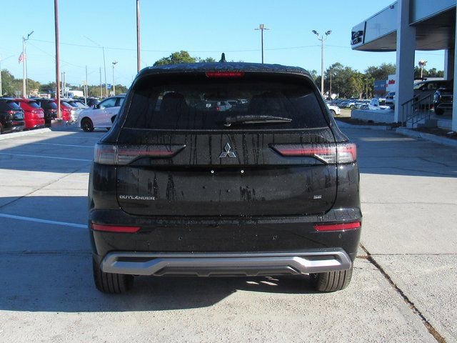 New 2025 Mitsubishi Outlander SE image 4