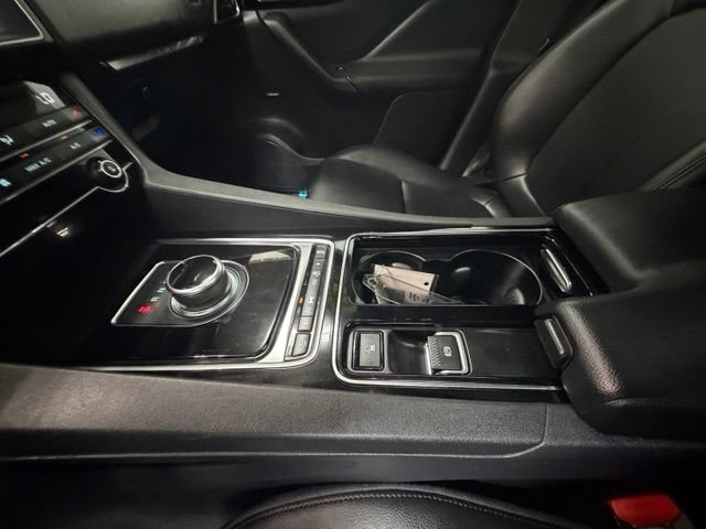 Used 2019 Jaguar F-PACE Premium AWD/4WD image 20