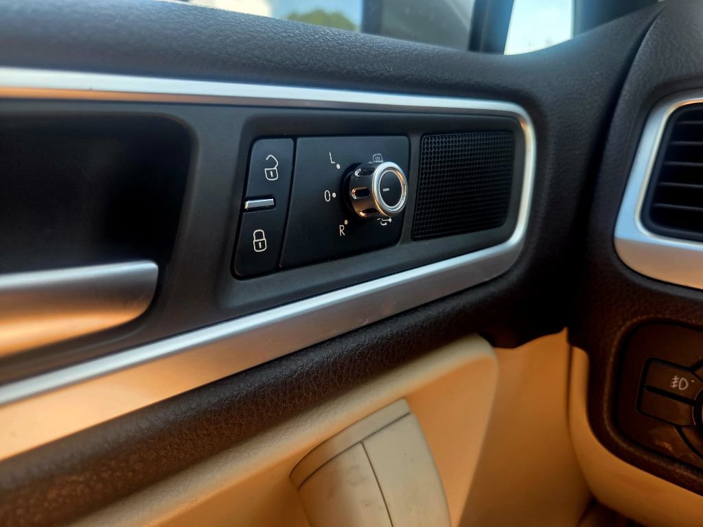 Used 2013 Volkswagen Touareg VR6 AWD/4WD image 12