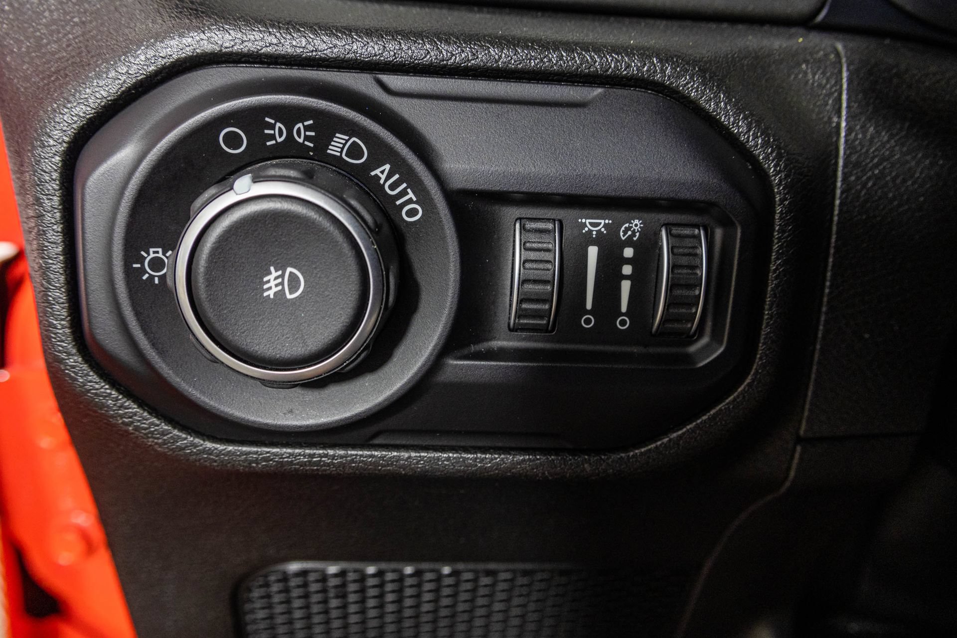 Used 2019 Jeep Wrangler Unlimited Sahara AWD/4WD image 31