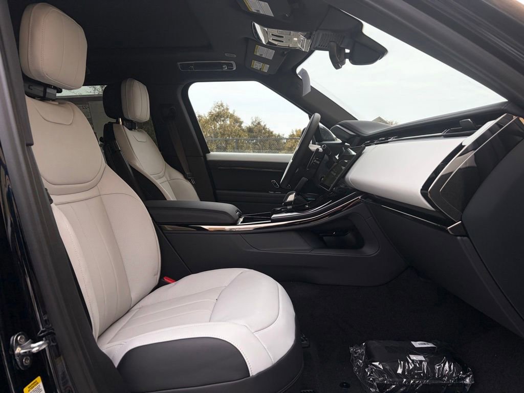 New 2026 Land Rover Range Rover Sport Dynamic SE AWD/4WD image 15