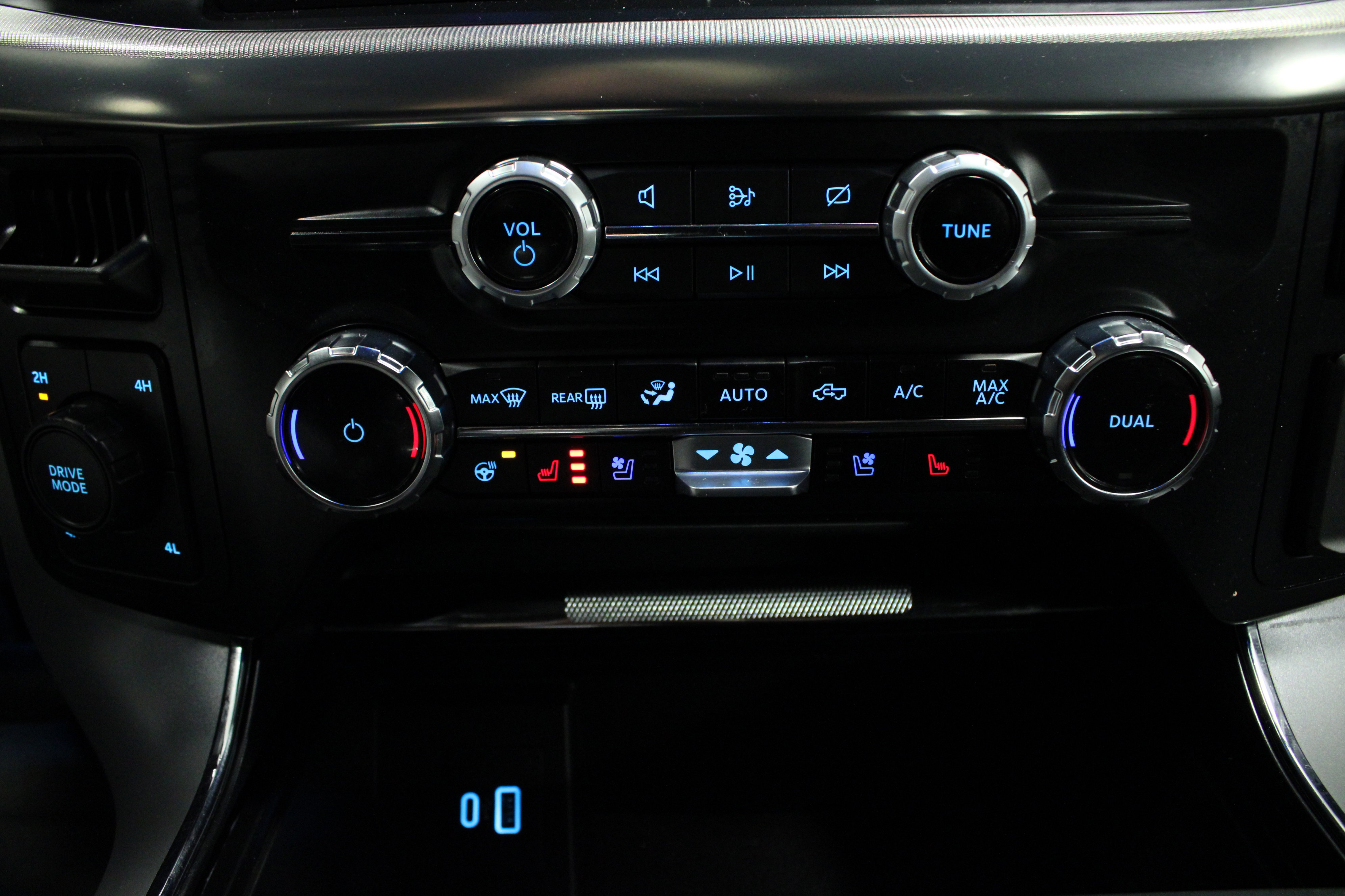 Used 2024 Ford F150 Lariat image 25