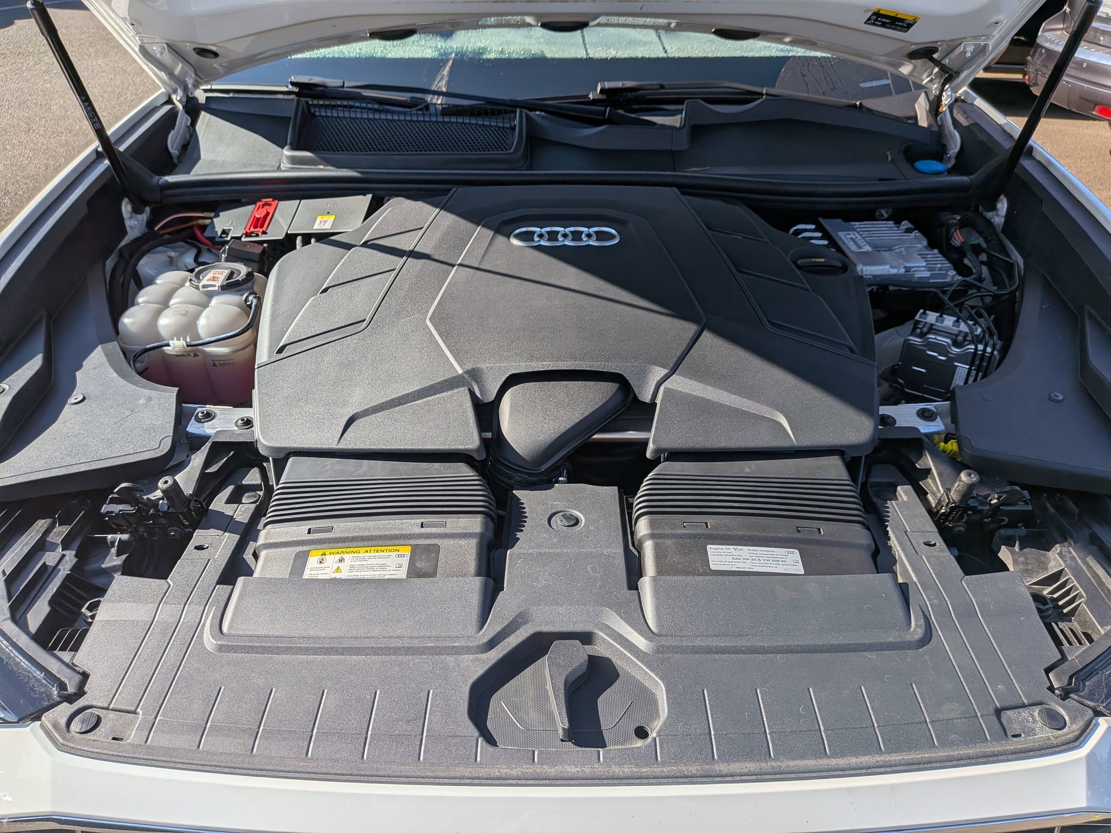 Used 2022 Audi Q8 Premium image 31