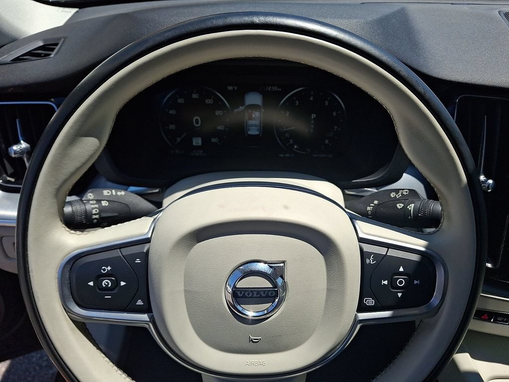 Used 2019 Volvo XC60 T5 Momentum w/ Multimedia Package AWD/4WD image 21
