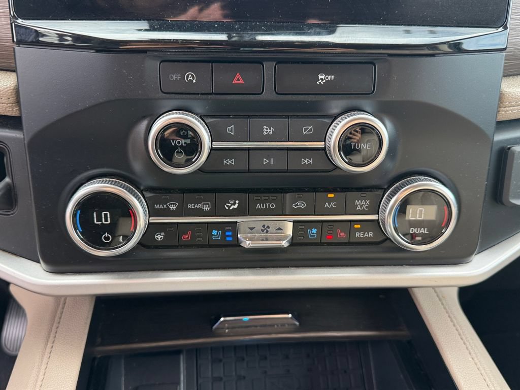 Used 2024 Ford Expedition Limited AWD/4WD image 31