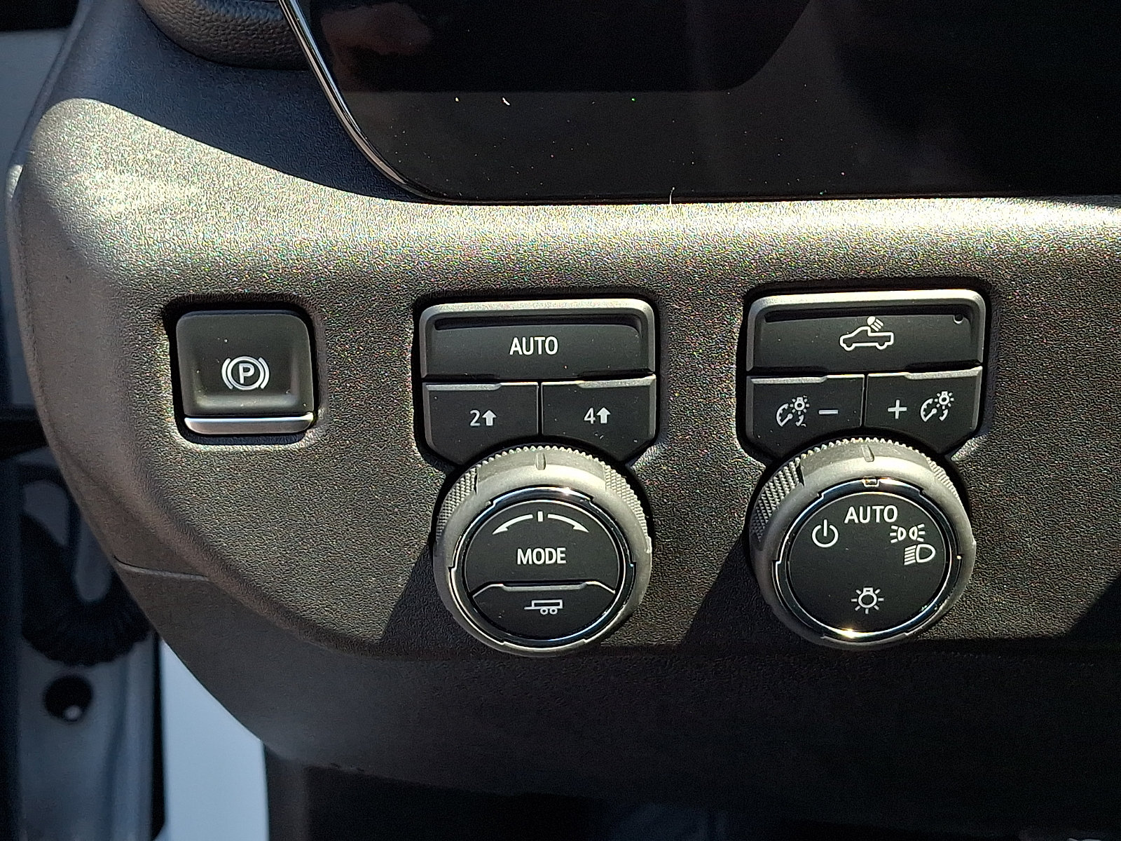 Used 2025 Chevrolet Silverado 1500 LT AWD/4WD image 25