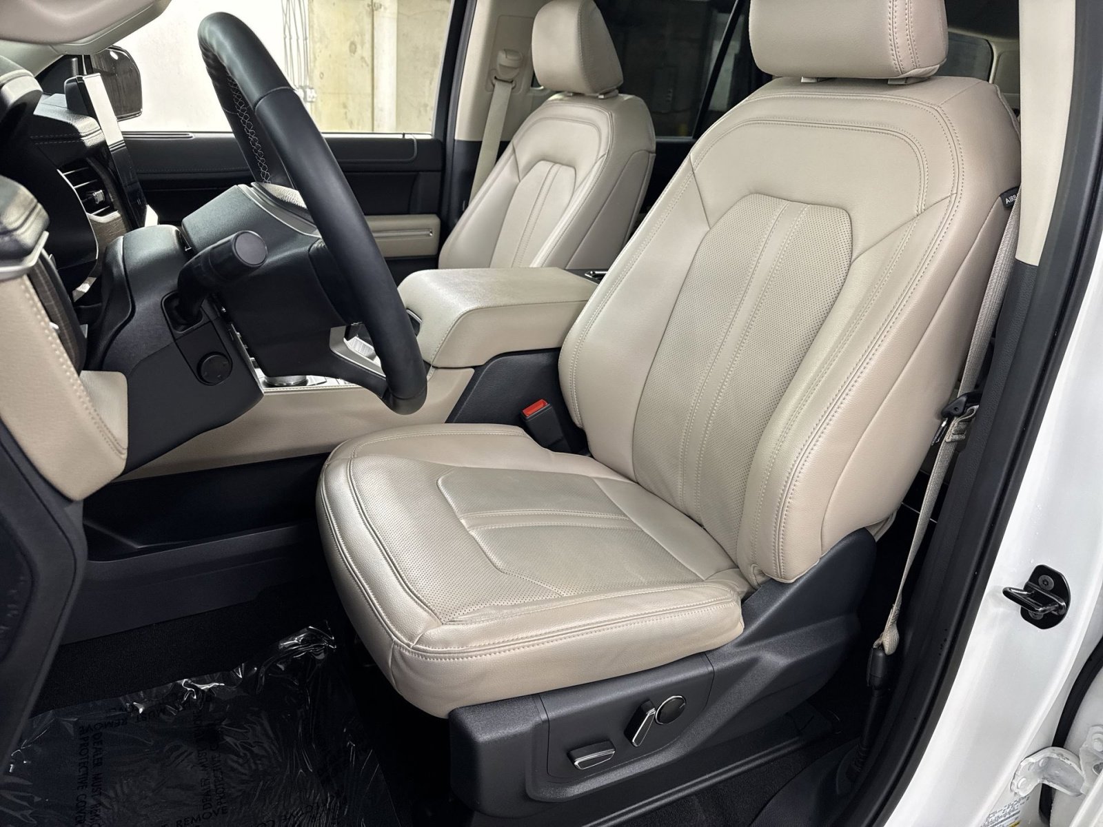 Used 2024 Ford Expedition Limited image 17