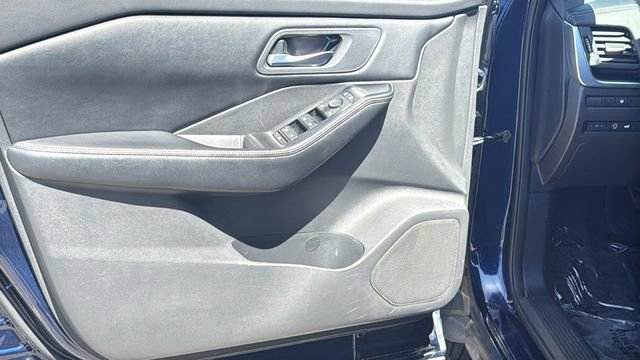 Used 2024 Nissan Rogue SV AWD/4WD image 23