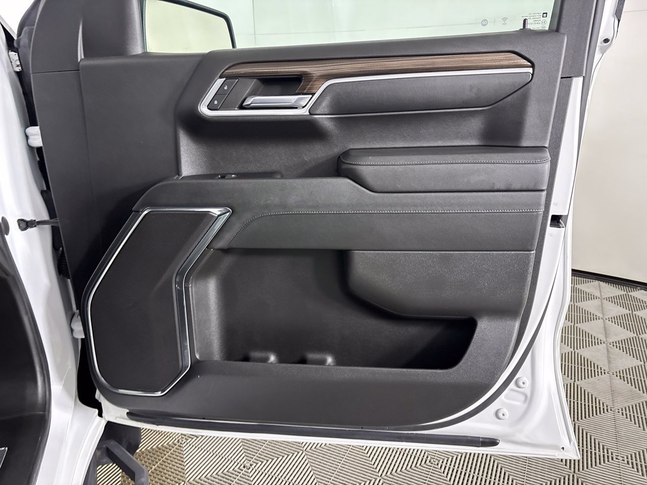 Used 2023 Chevrolet Silverado 1500 LT AWD/4WD image 28