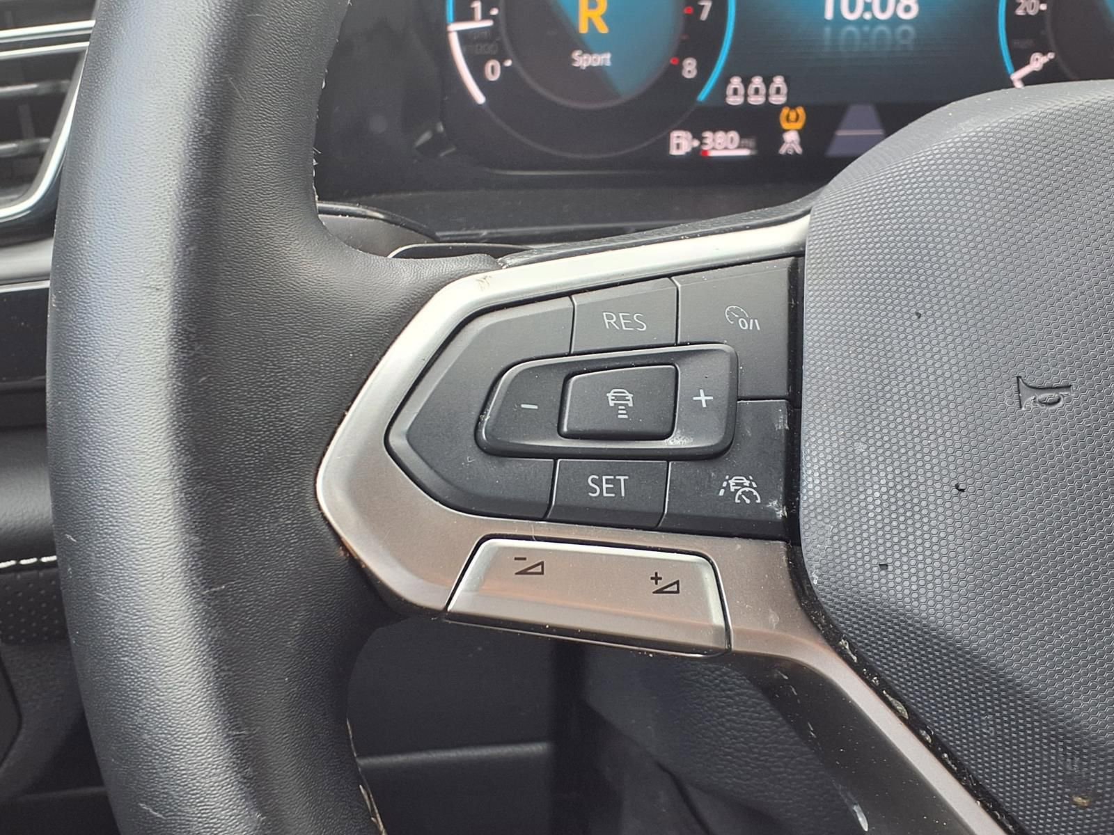 Used 2025 Volkswagen Atlas Cross Sport SE image 14