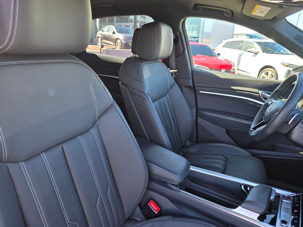 Used 2024 Audi SQ8 e-tron Premium Plus w/ Black Optic Package image 11