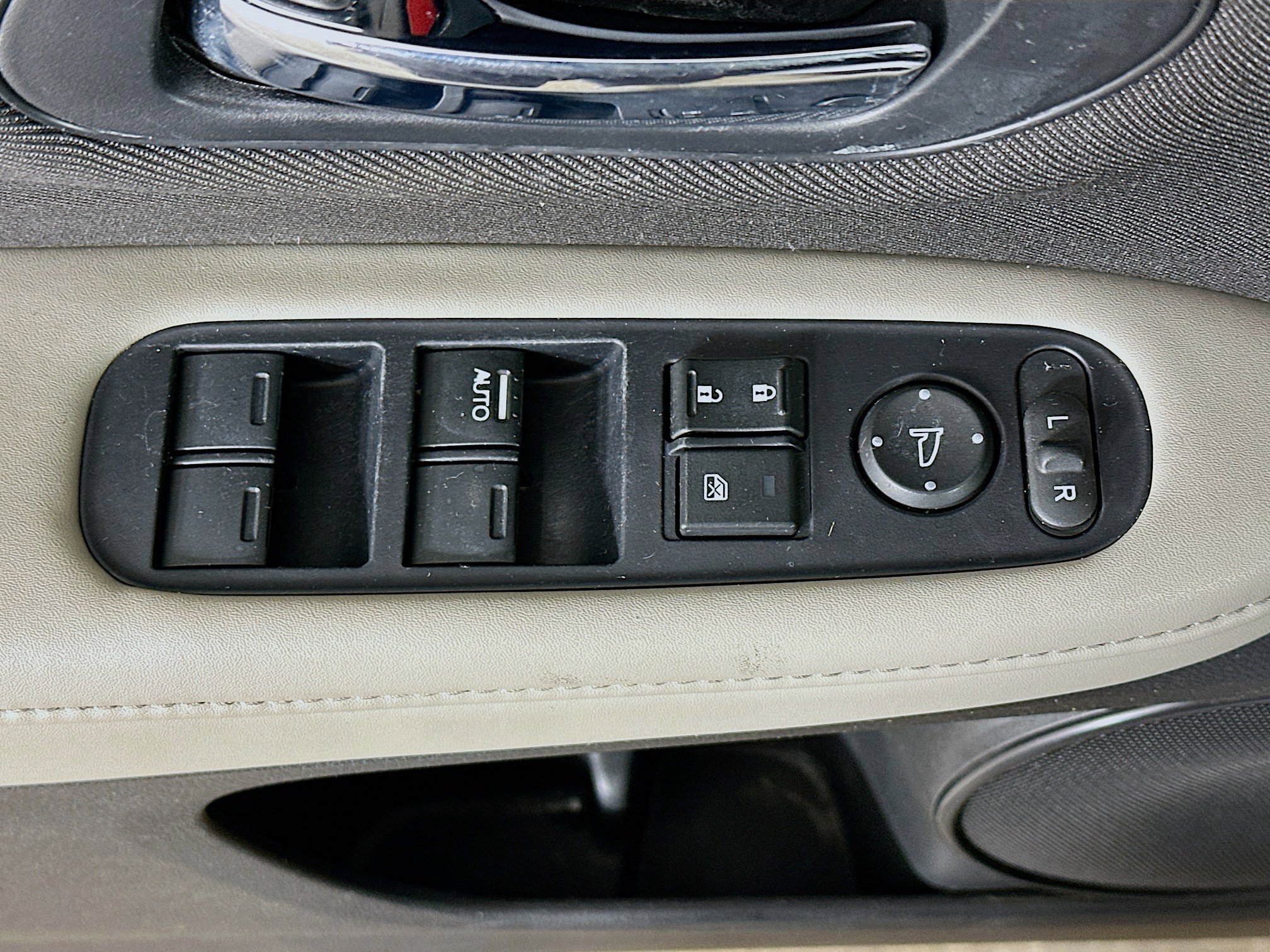 Used 2019 Honda HR-V LX image 15