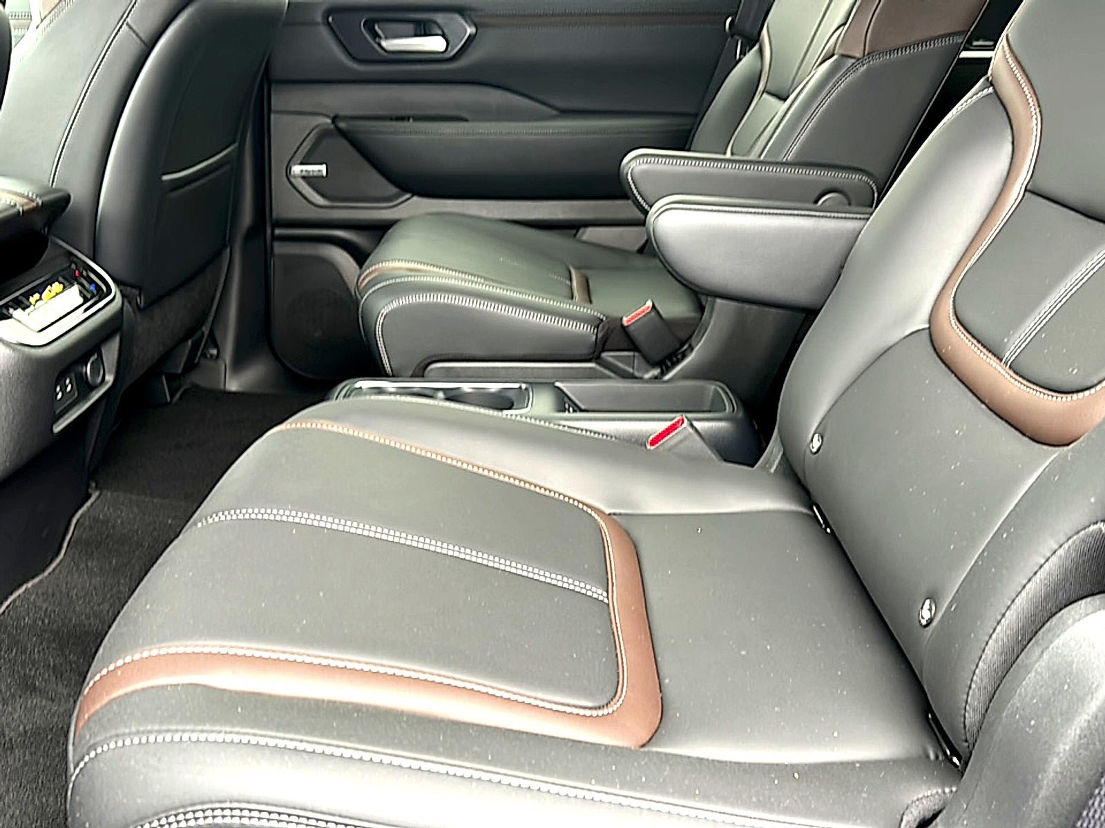New 2026 Nissan Armada SL w/ Captain's Chari Seat Package AWD/4WD image 15