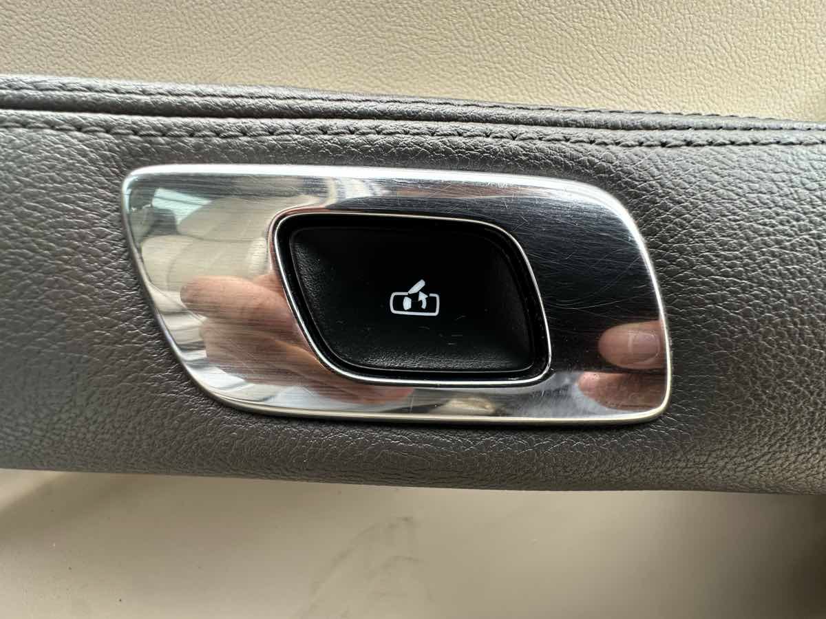 Used 2017 Lincoln Continental Select FWD image 28