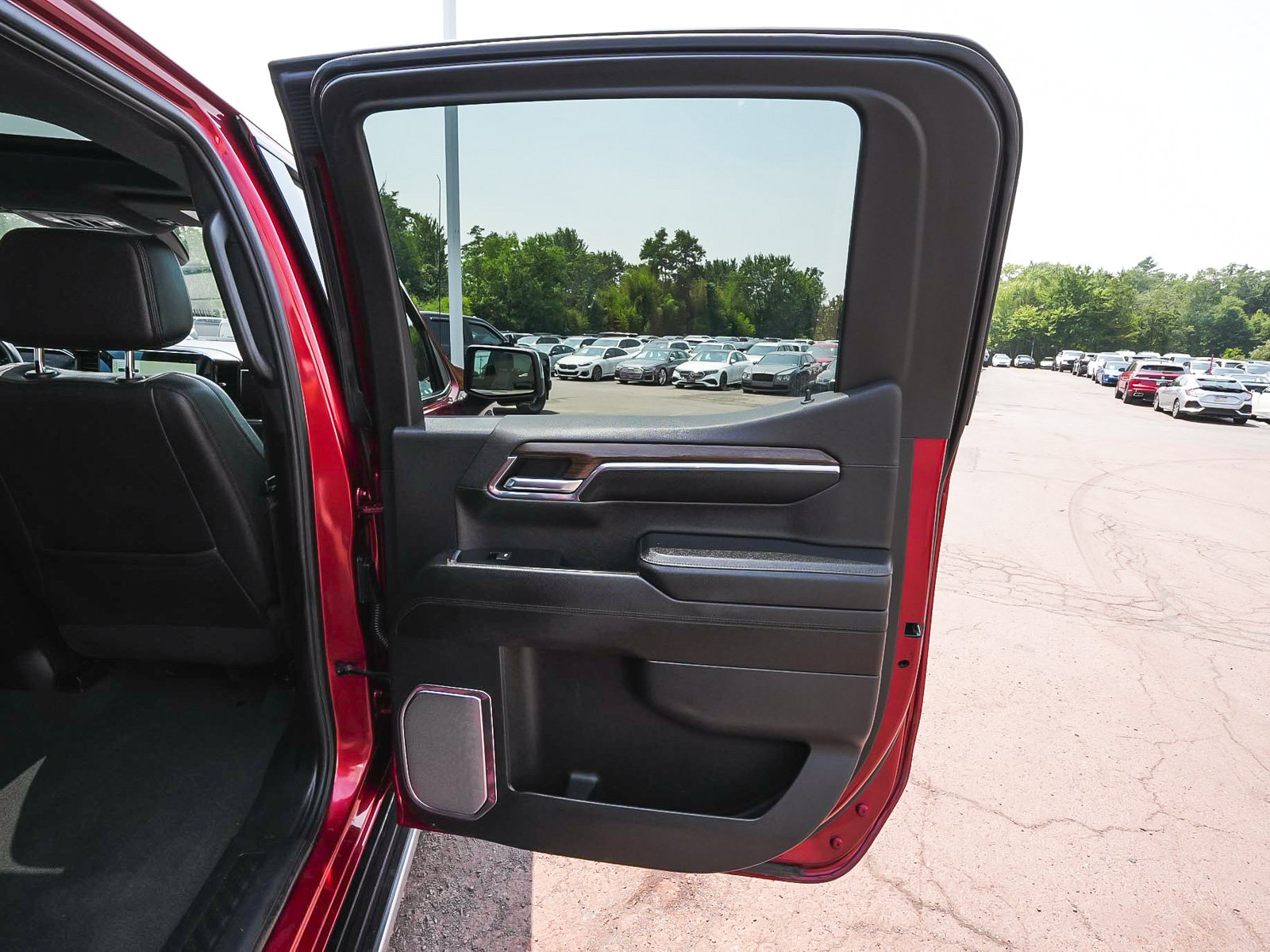 Used 2024 Chevrolet Silverado 1500 High Country w/ Technology Package AWD/4WD image 15