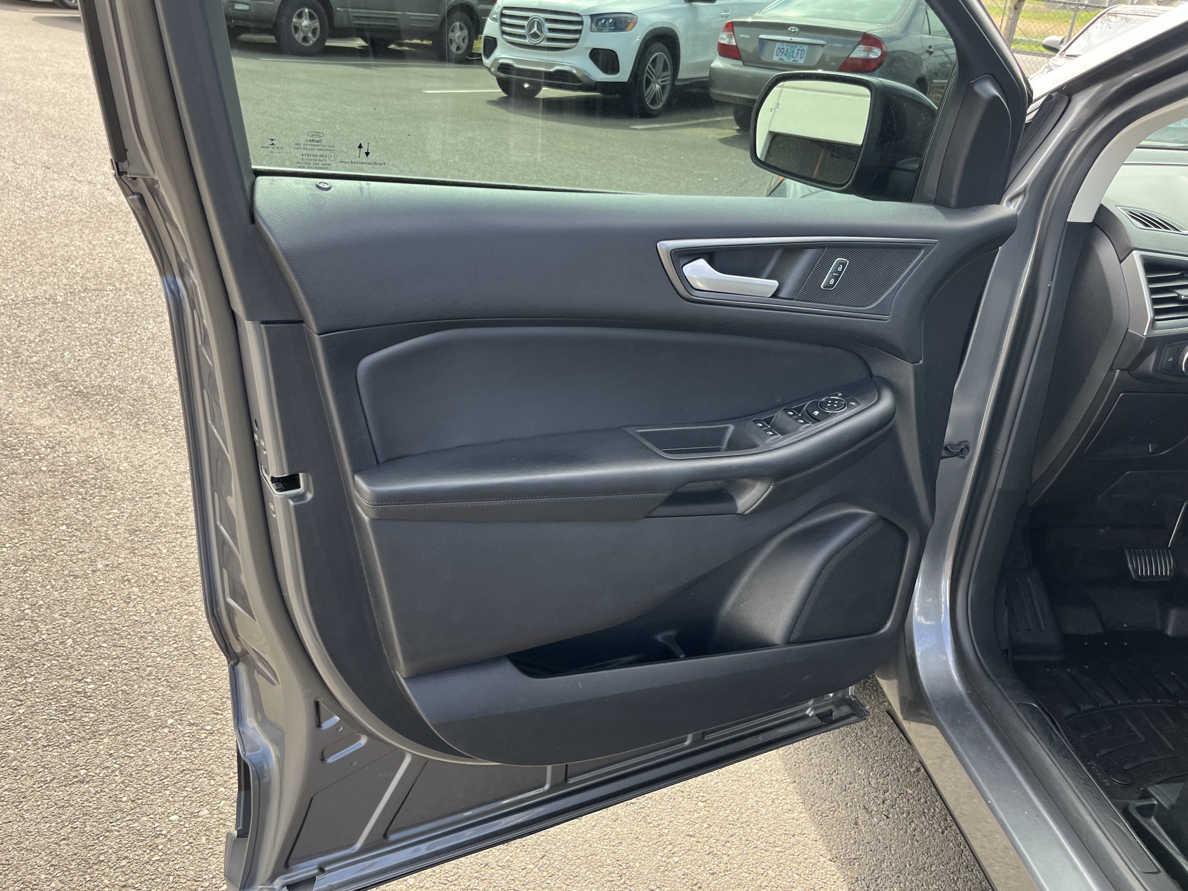 Used 2022 Ford Edge SE w/ Black Appearance Package image 15