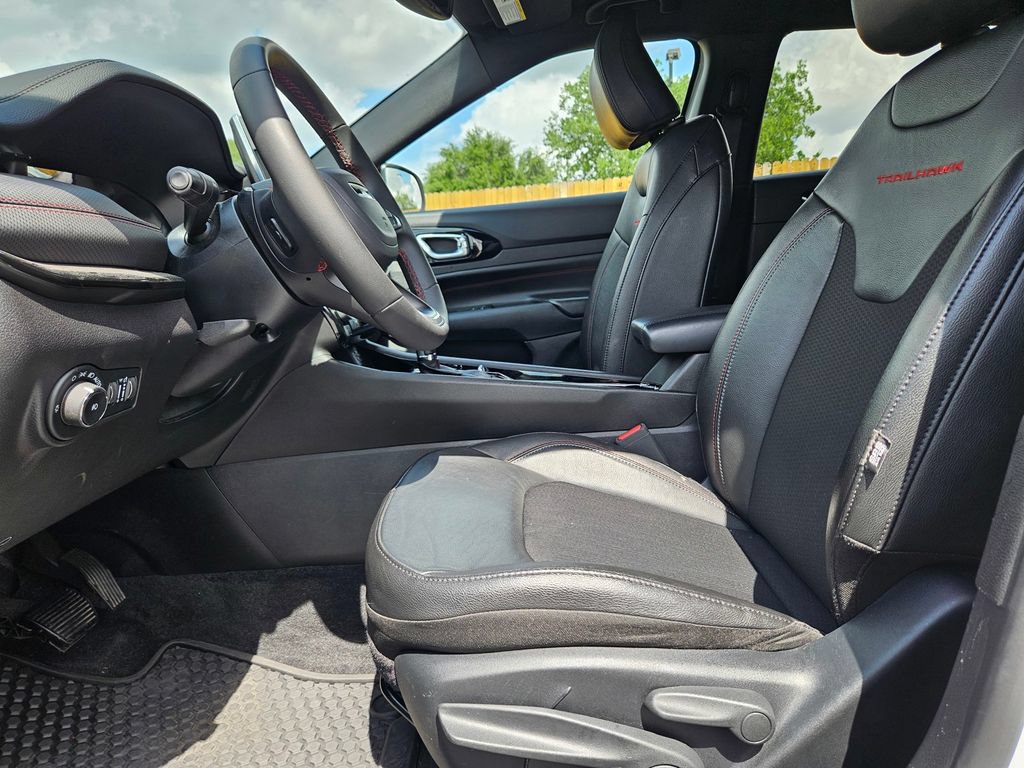 Used 2025 Jeep Compass Trailhawk AWD/4WD image 20