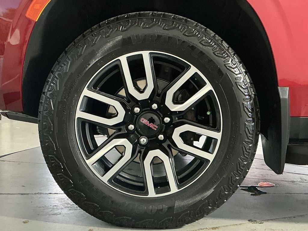 Used 2024 GMC Yukon AT4 w/ Technology Package AWD/4WD image 13