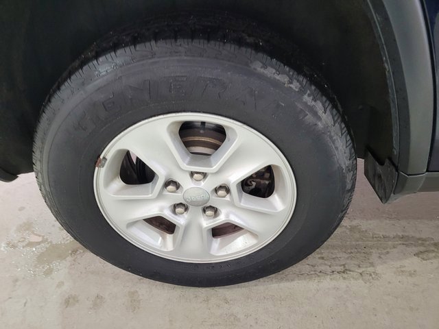 Used 2017 Jeep Grand Cherokee Laredo w/ Trailer Tow Group IV image 23