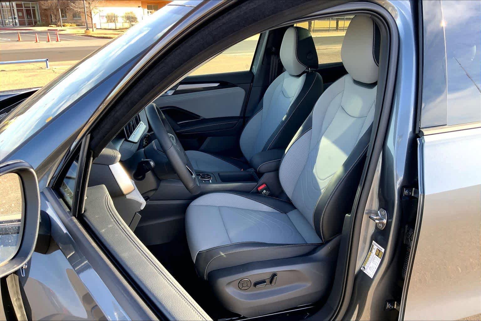 New 2026 Volkswagen Tiguan SE R-Line AWD/4WD image 9