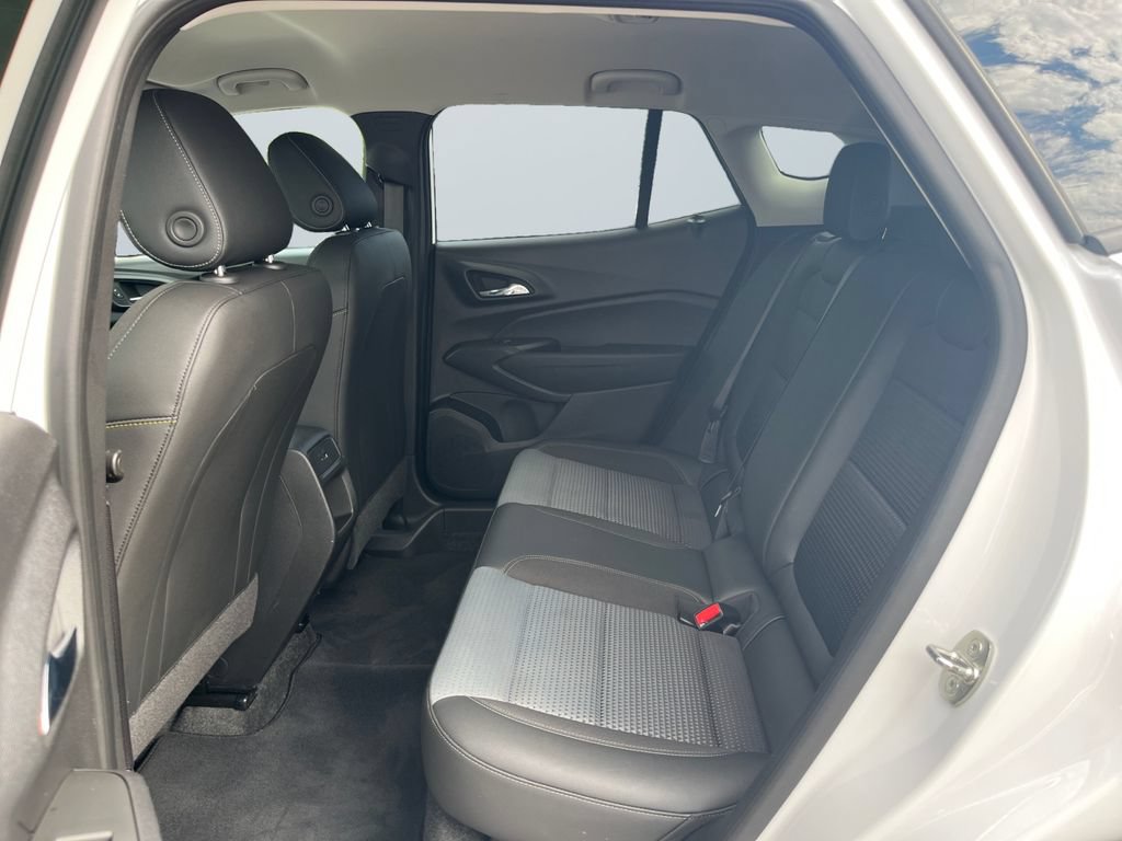 Used 2024 Chevrolet Trax LT w/ LT Convenience Package FWD image 13