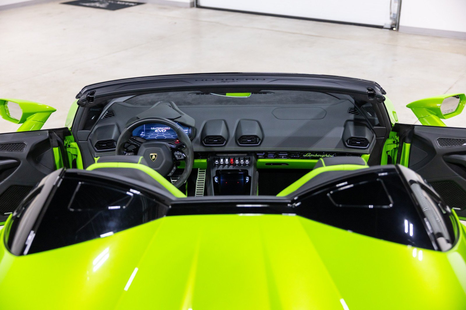 Used 2023 Lamborghini Huracan EVO AWD/4WD image 35