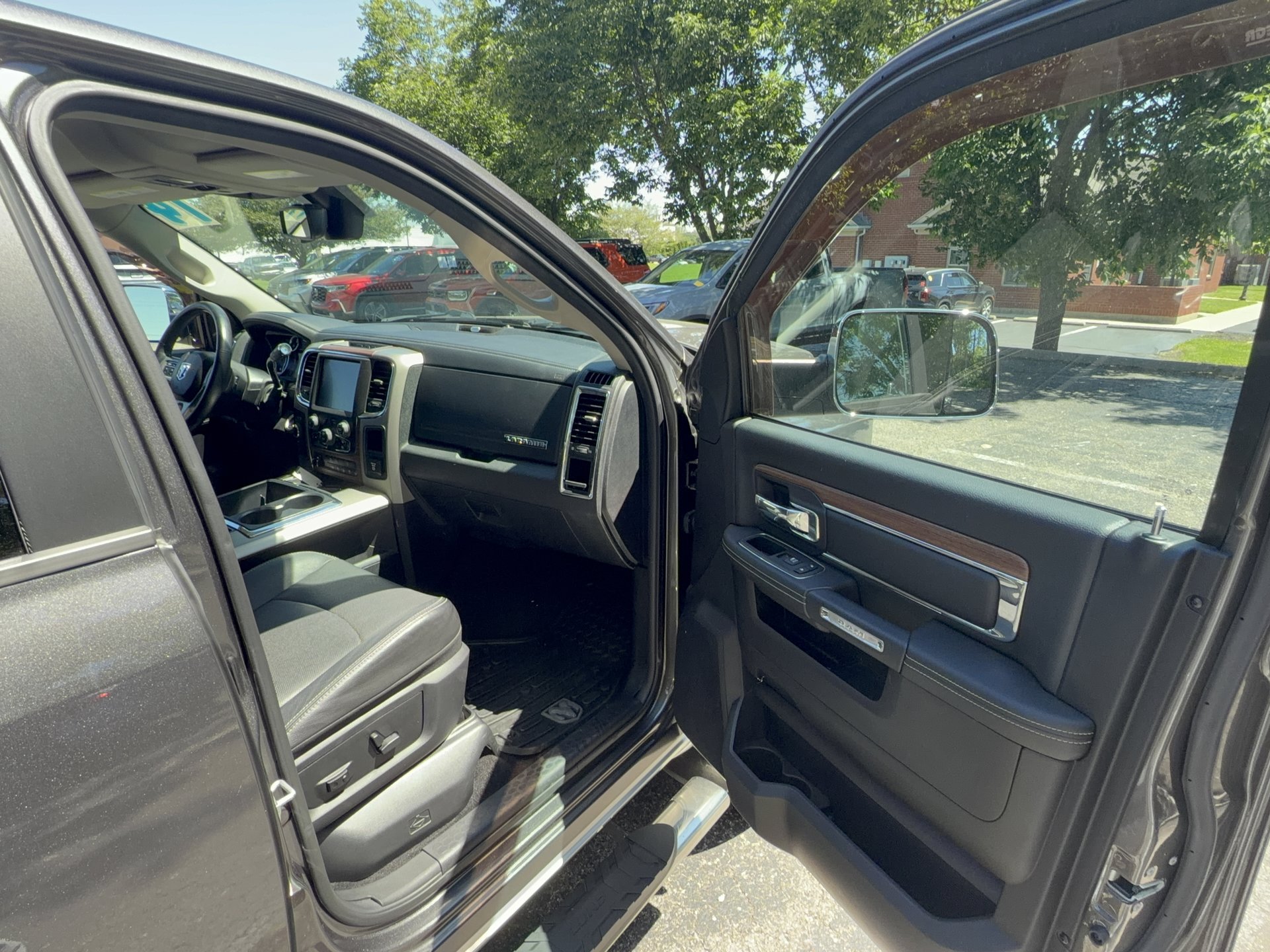 Used 2014 RAM 2500 Laramie AWD/4WD image 14