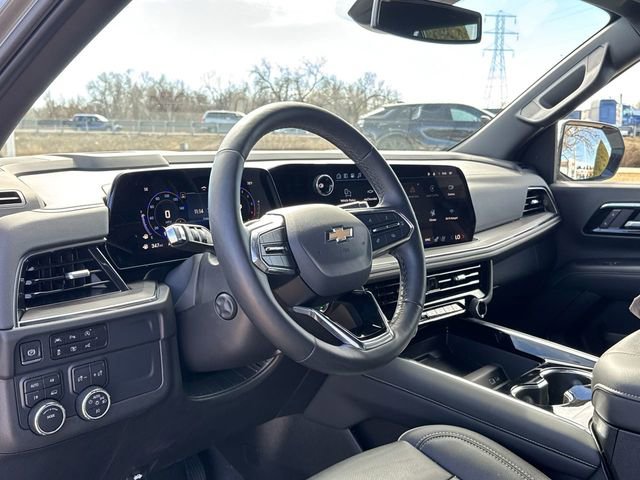 Used 2025 Chevrolet Suburban Premier image 11