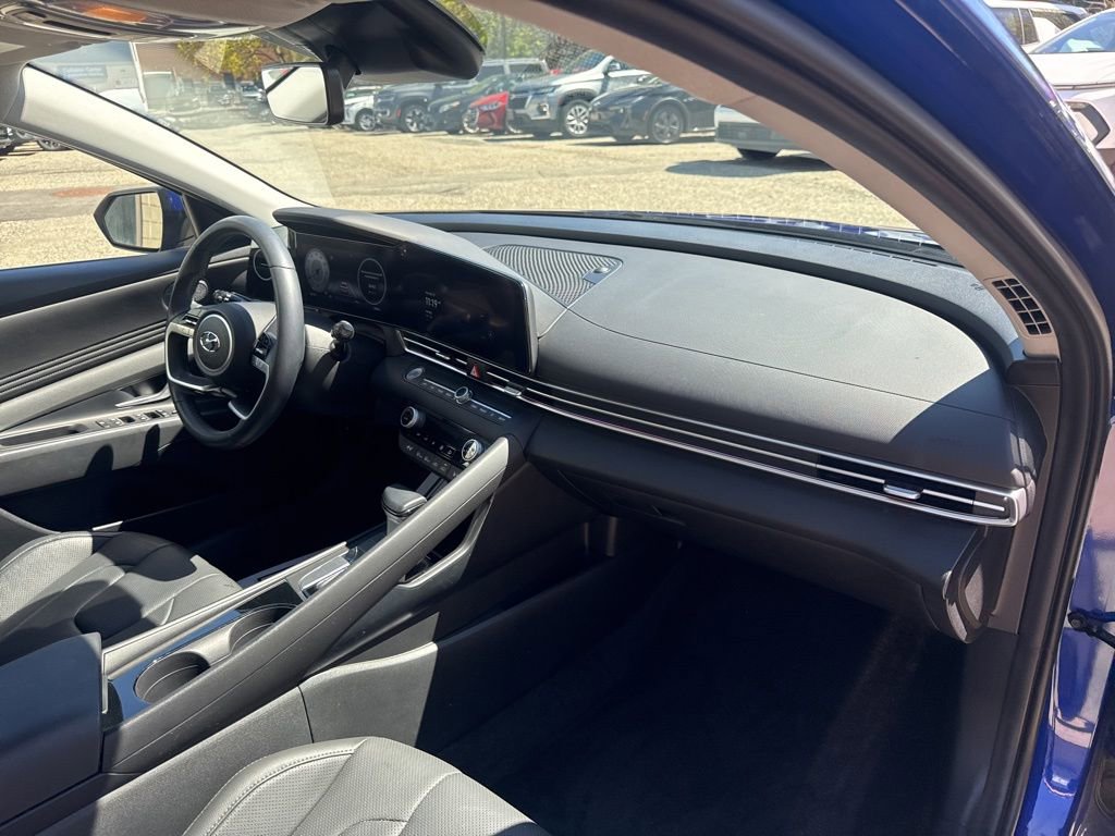 Certified 2023 Hyundai Elantra Limited FWD image 17