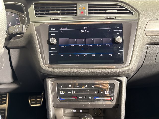 Certified 2023 Volkswagen Tiguan SEL R-Line AWD/4WD image 27