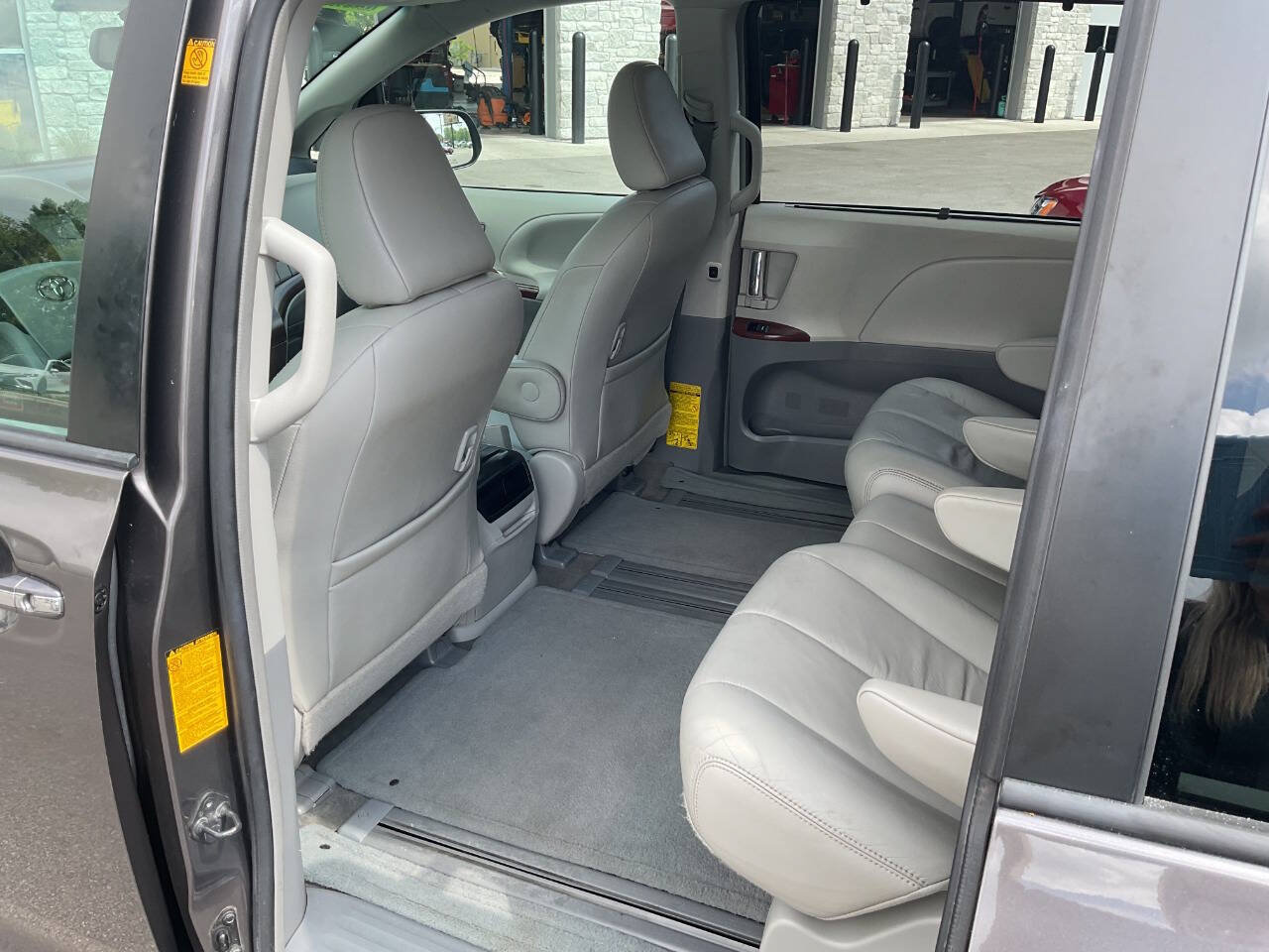 Used 2012 Toyota Sienna XLE FWD image 28