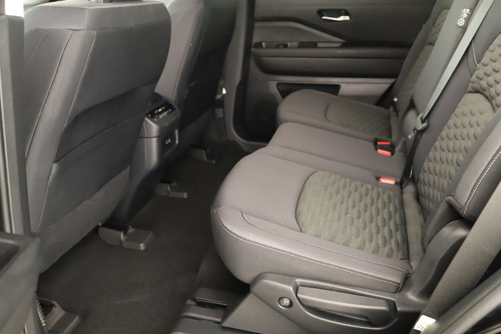 Used 2022 Nissan Pathfinder SV AWD/4WD image 31