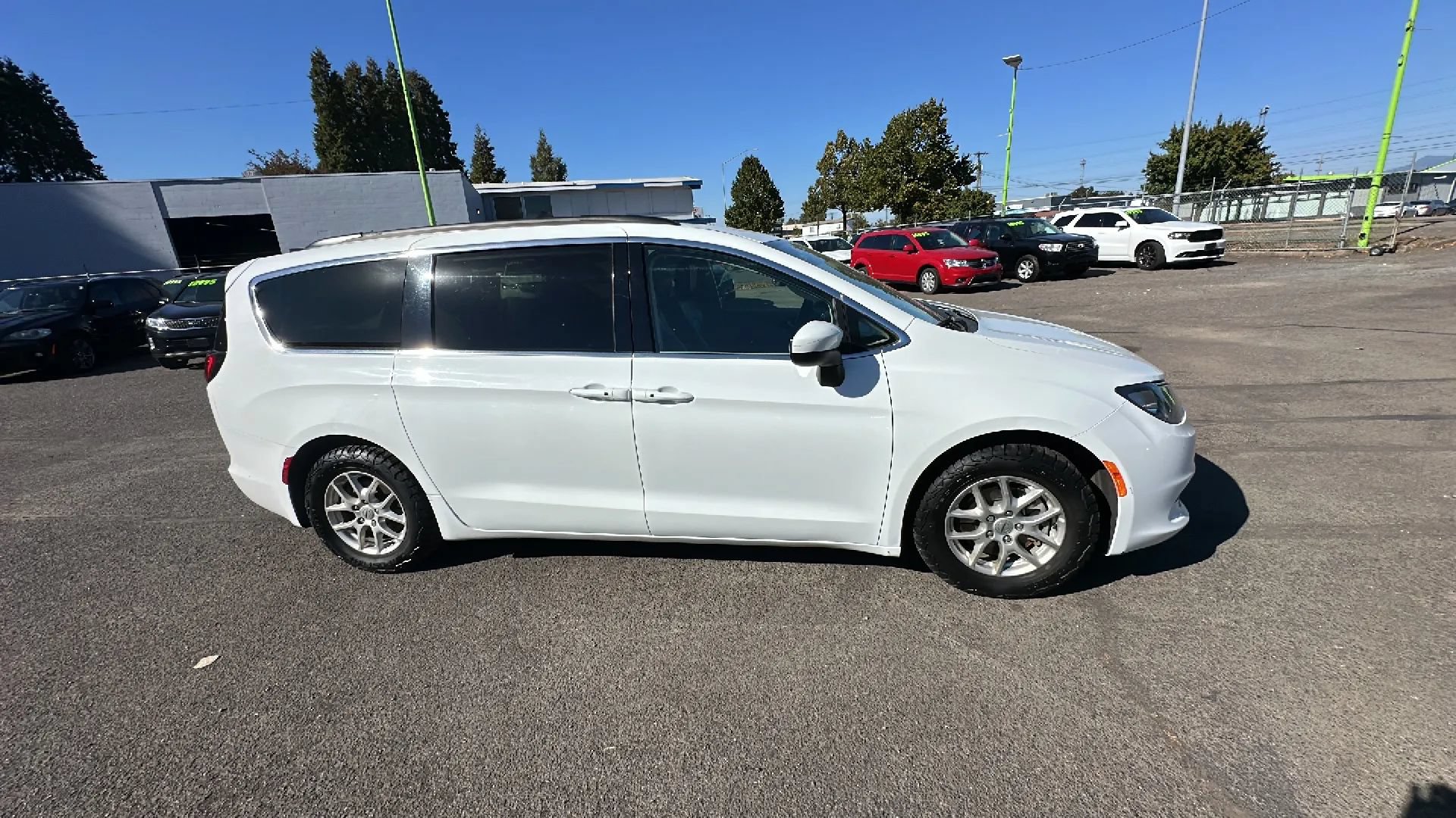 Used 2021 Chrysler Voyager Lxi FWD image 2