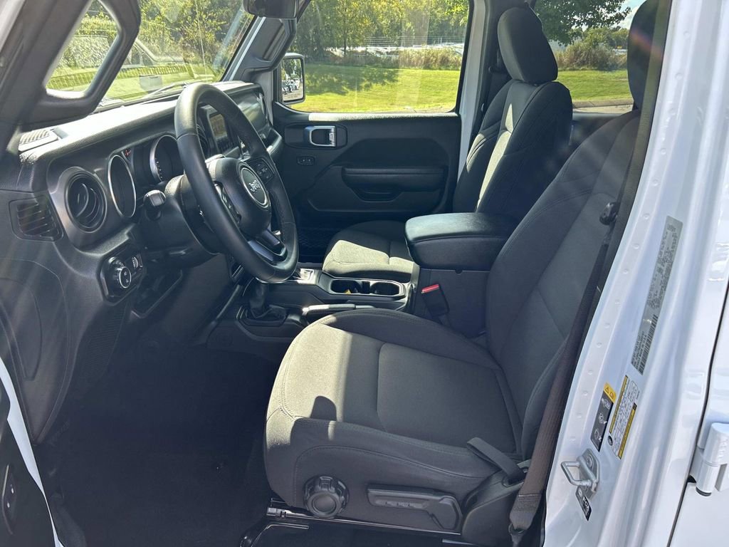 Used 2023 Jeep Gladiator Sport image 21