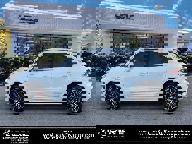 Used 2024 Porsche Macan S image 2