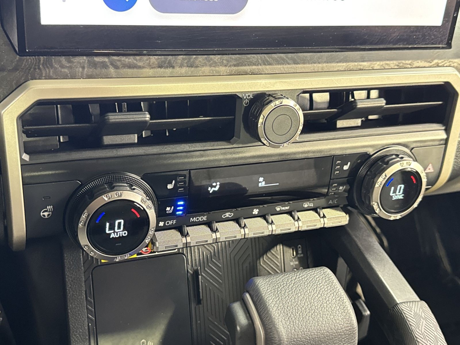 Used 2024 Toyota Tacoma Limited AWD/4WD image 33