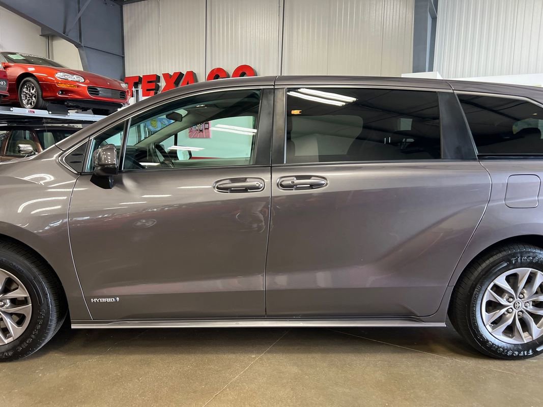 Used 2021 Toyota Sienna LE image 50