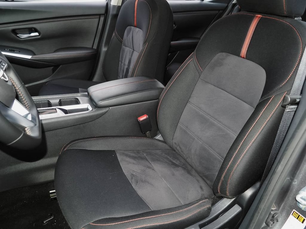 Used 2025 Nissan Sentra SR FWD image 22