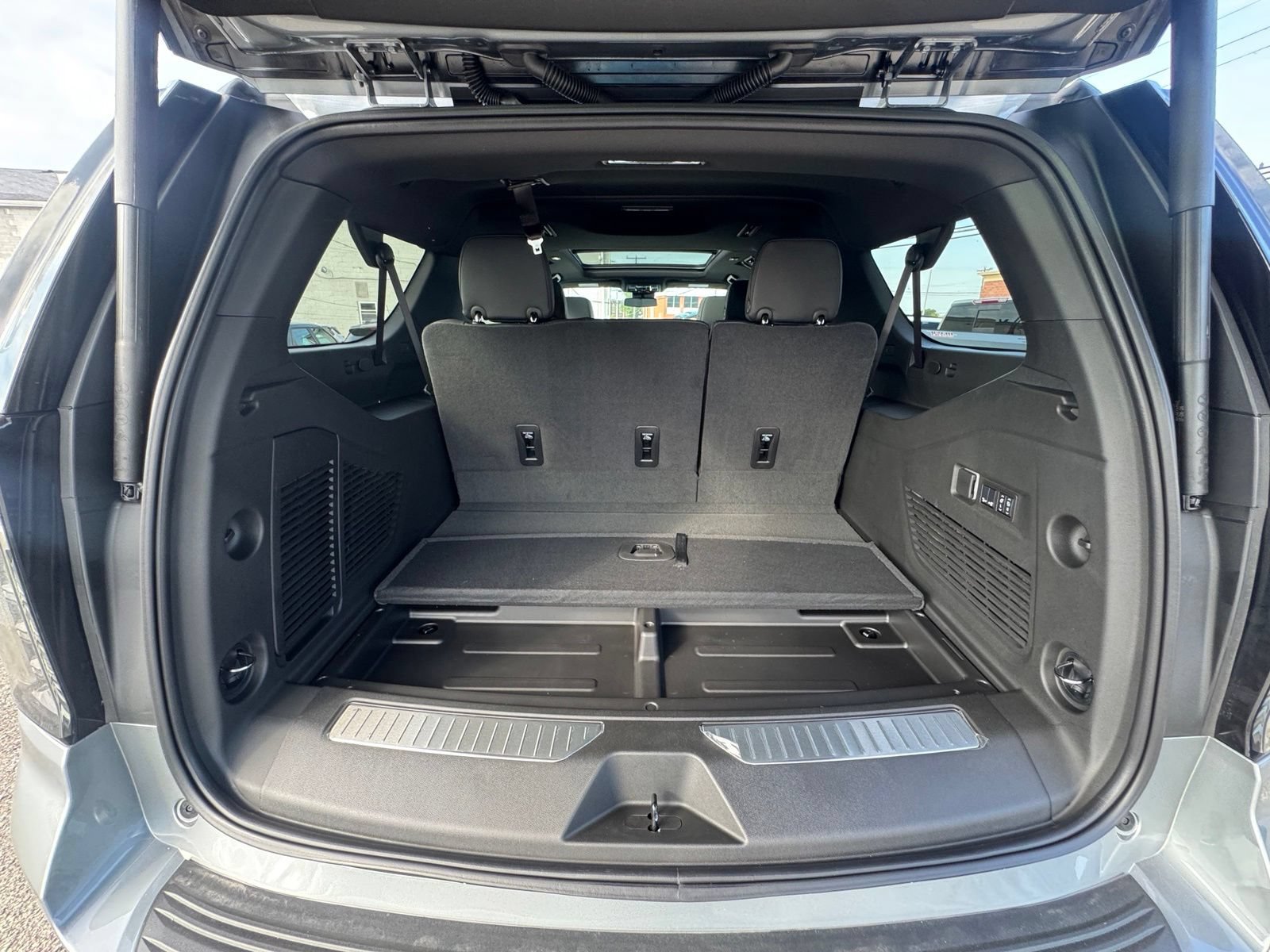 New 2026 Chevrolet Suburban RST w/ Comfort Package AWD/4WD image 30