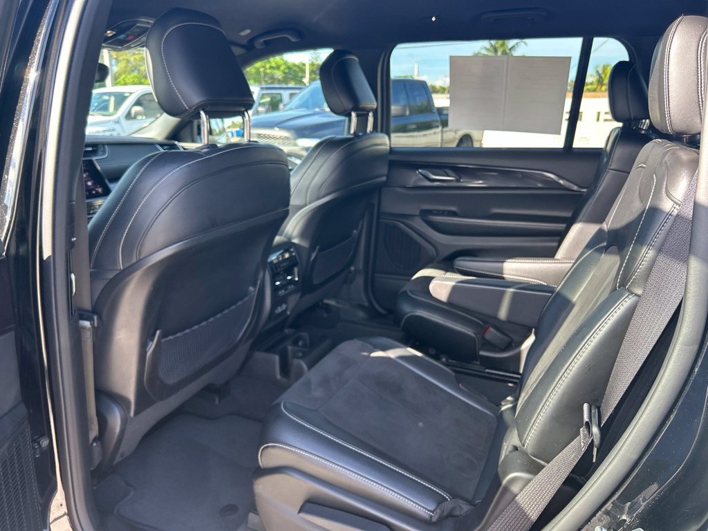 Used 2023 Jeep Grand Cherokee L Laredo AWD/4WD image 31