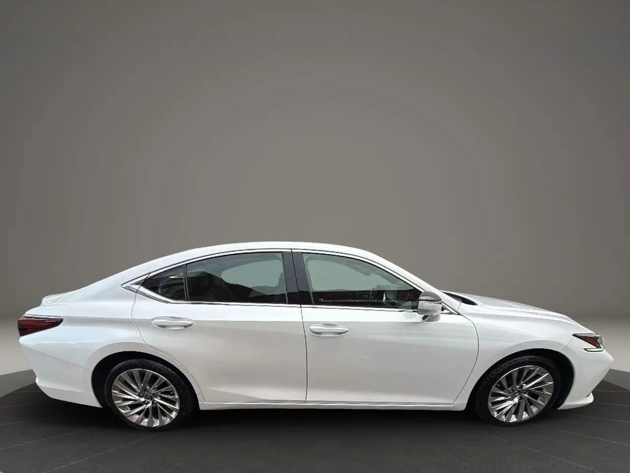 Used 2019 Lexus ES 350 image 4