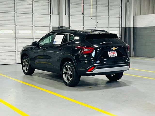 Used 2025 Chevrolet Trax LT FWD image 14