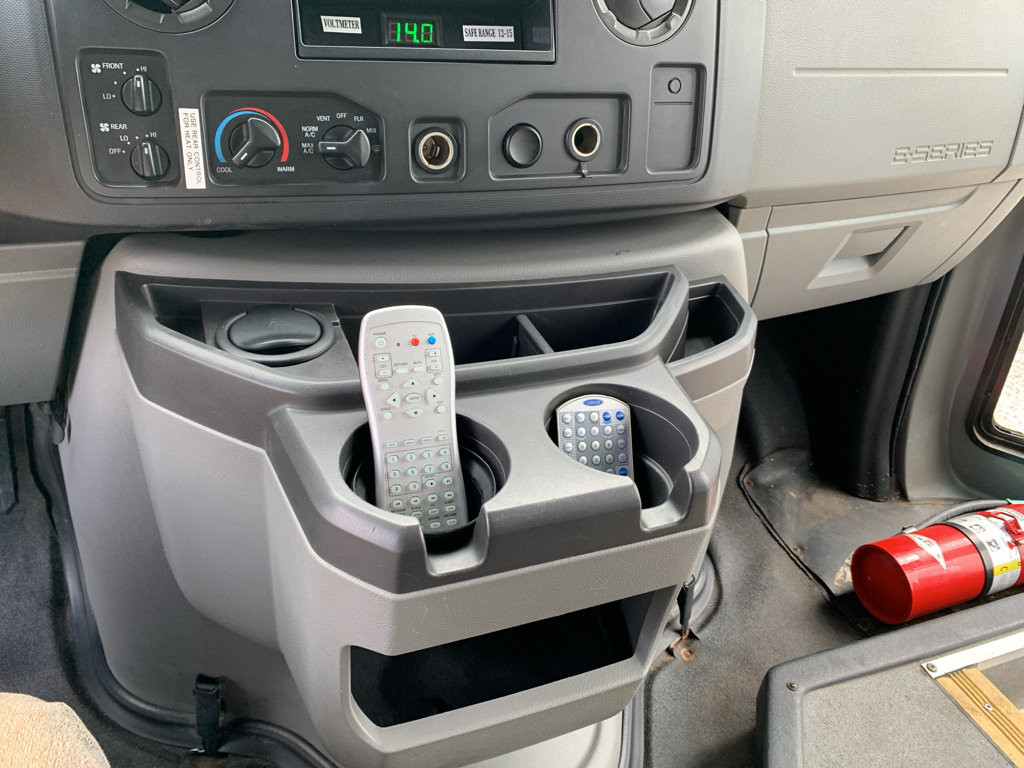 Used 2010 Ford E-450 and Econoline 450 Super Duty RWD image 27