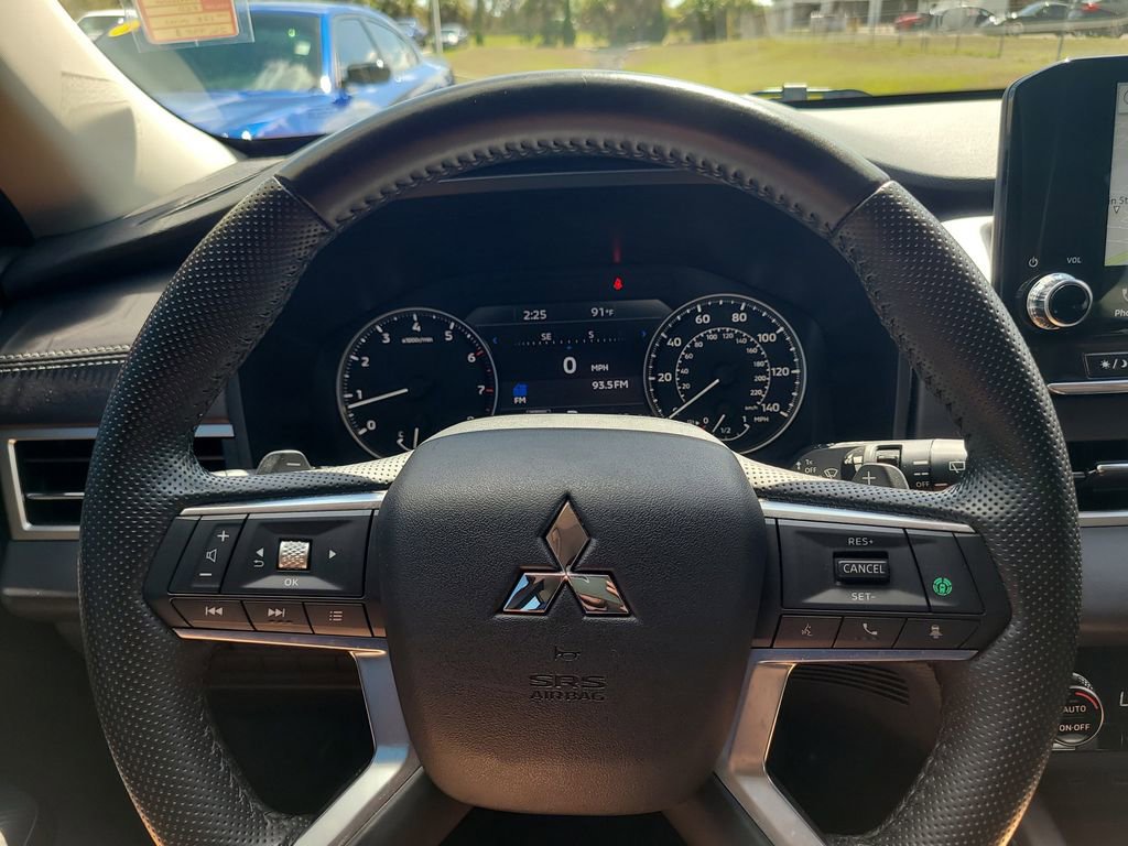 Used 2024 Mitsubishi Outlander SE Black Edition image 28