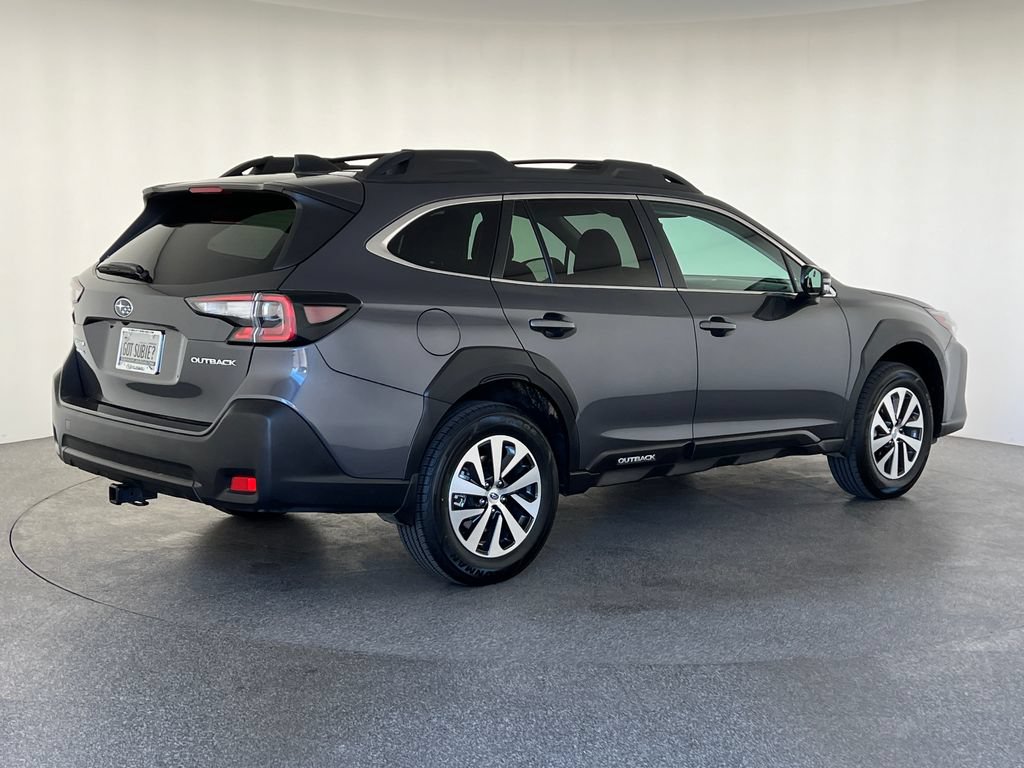 Used 2025 Subaru Outback Premium AWD/4WD image 3