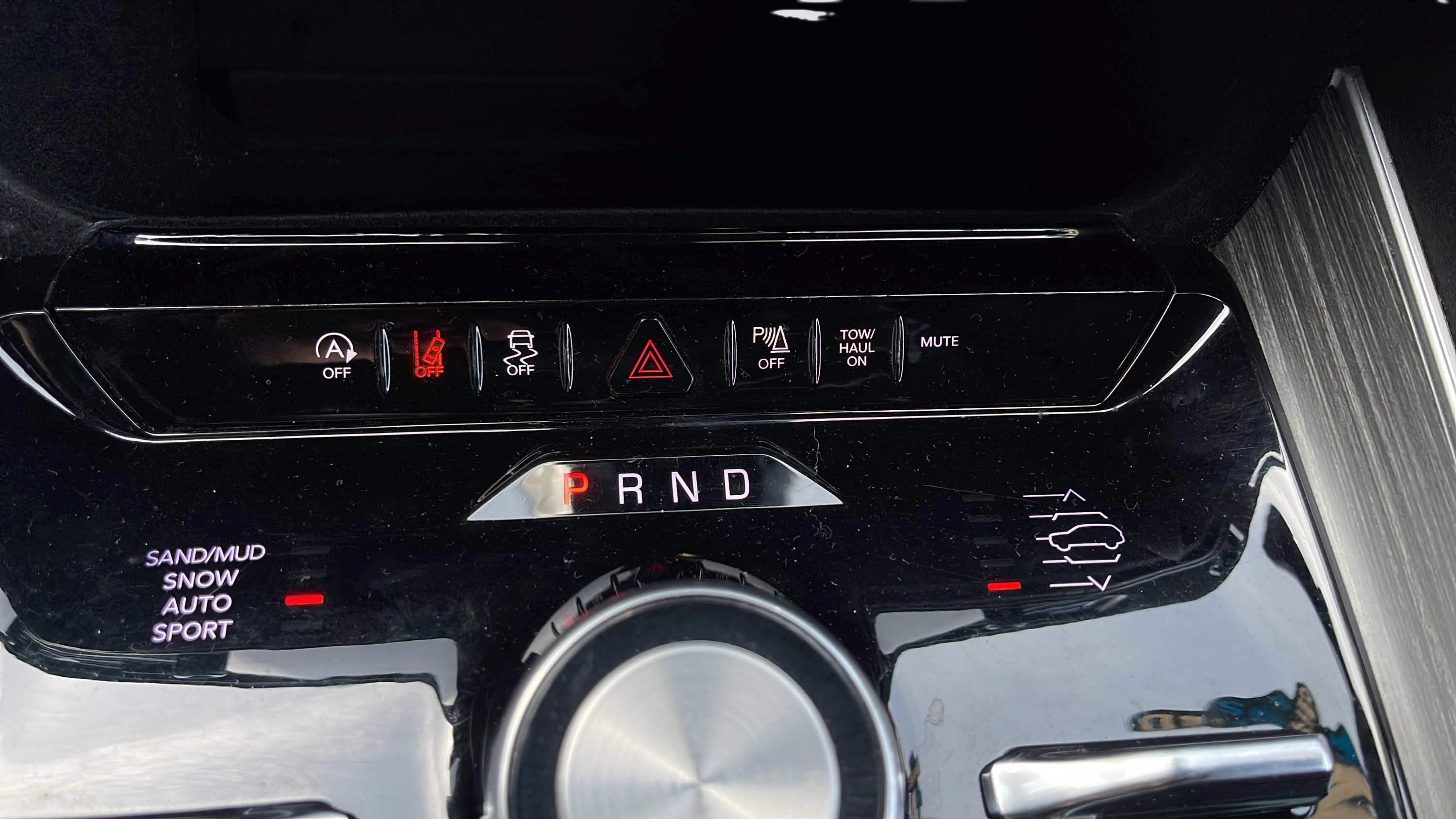 Used 2024 Jeep Wagoneer L Series III w/ Flexible Seating Group image 17