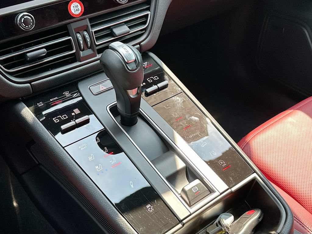 Certified 2026 Porsche Macan Turbo AWD/4WD image 19