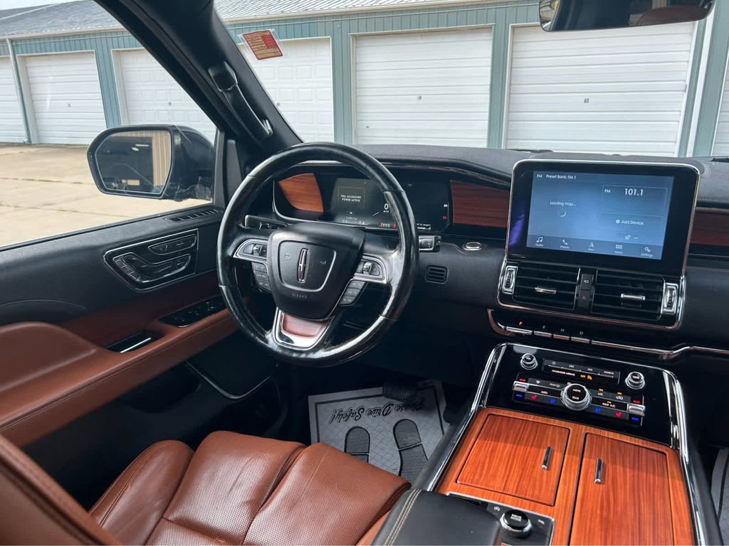 Used 2018 Lincoln Navigator L Reserve image 16