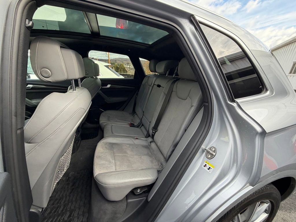 Used 2022 Audi SQ5 Premium w/ Convenience Package image 10