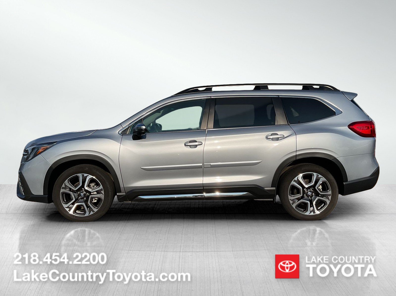 Used 2023 Subaru Ascent Limited w/ Technology Package AWD/4WD image 2